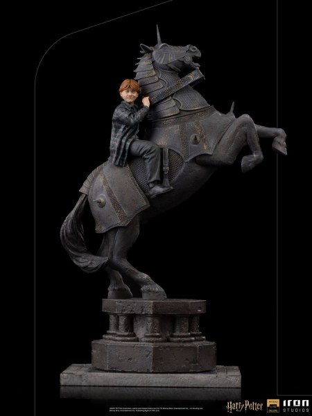 RON WEASLEY À L'ÉCHIQUIER MAGIQUE ART SCALE - HARRY POTTER