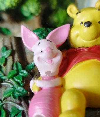 BOULE A NEIGE WINNIE L'OURSON 100E ANNIVERSAIRE - DISNEY SHOWCASE