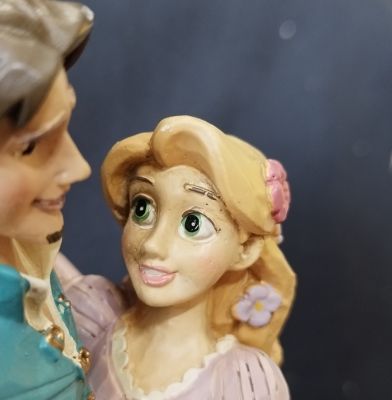 RAIPONCE & FLYNN LOVE - DISNEY TRADITIONS